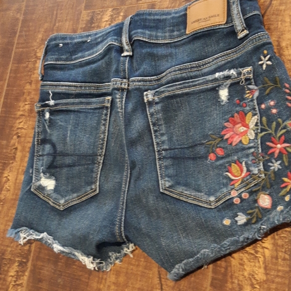 Flower embroided American Eagle shorts - Picture 2 of 4
